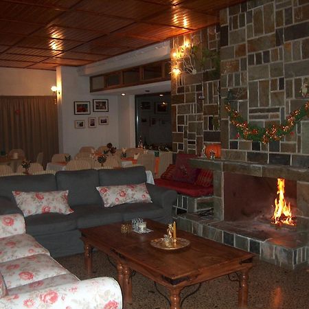 Chrissa Camping Rooms & Bungalows Delphi Bagian luar foto