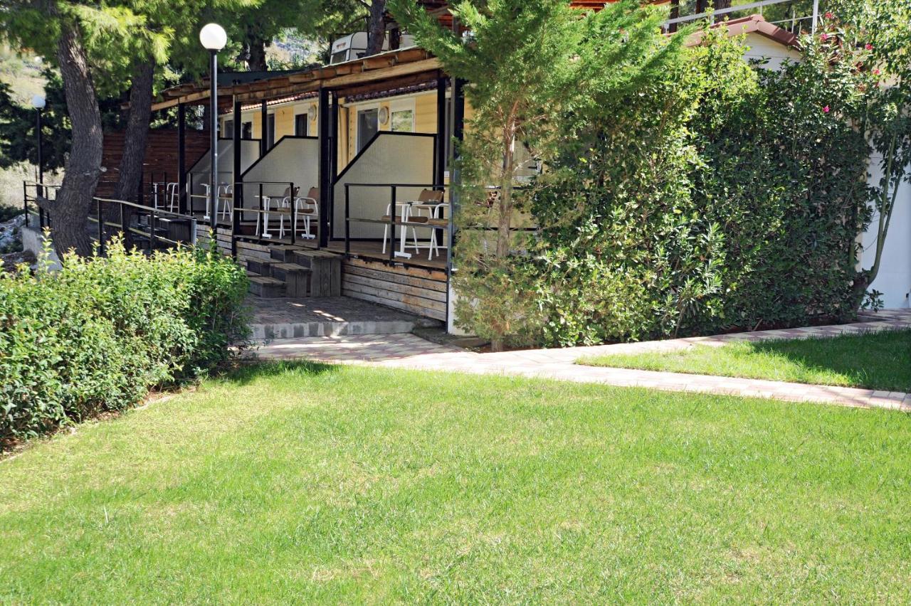 Chrissa Camping Rooms & Bungalows Delphi Bagian luar foto