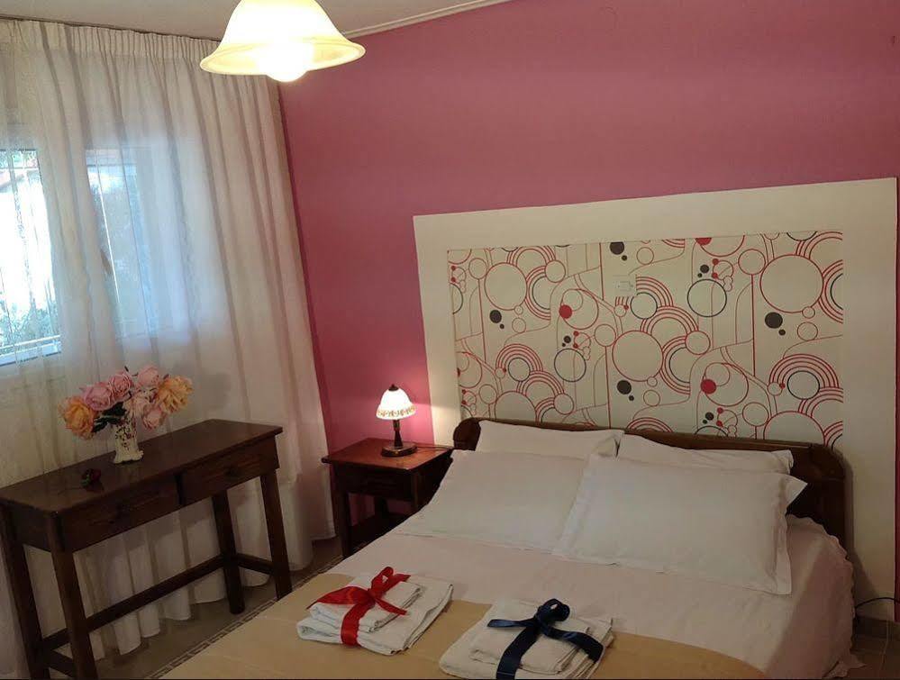 Chrissa Camping Rooms & Bungalows Delphi Bagian luar foto